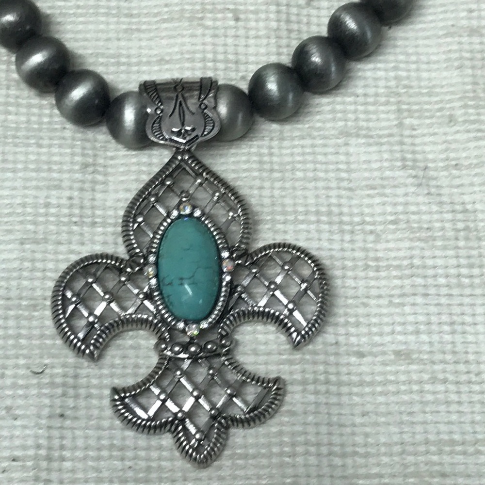 Stunning navajo pearls fleur de lis cross necklace